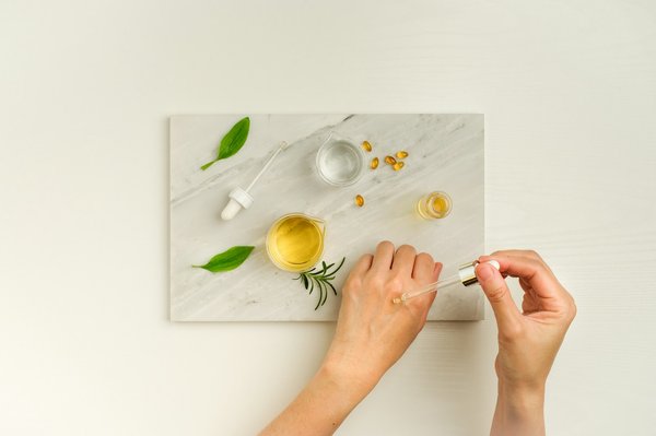 Comment réaliser un maquillage des sourcils naturel et élégant?